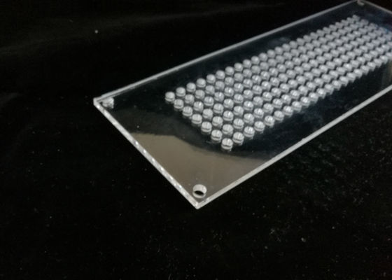Chine Plat optique clair de vitrail de quartz avec les trous JGS2 de type courant fournisseur
