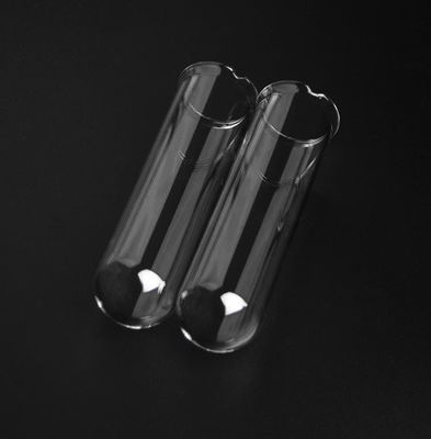 L'extrémité ronde du tube un de quartz fondu du fond a fermé le type avec la lèvre/bride fournisseur